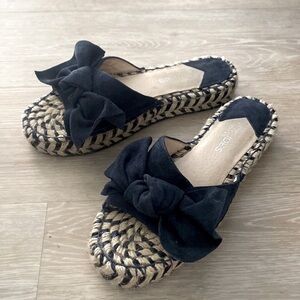 Anthropologie J/ Slides NYC beautiful navy sandals big bow!